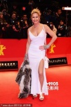 柏林“肉弹”来袭 演员布里奇特·史汀爆乳露腿