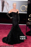 Tabatha“黑天鹅”礼服裙抢镜 银发造型气场足