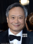 導(dǎo)演李安攜妻子林惠嘉亮相紅毯 儒雅從容依舊
