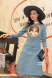 范冰冰參觀芭比娃娃工廠 扮嫩展少女可愛(ài)一面