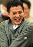 明星政协委员出席会议 成龙、冯小刚等萌态十足