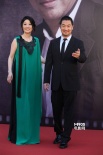 张国立、徐帆携手踏红毯 翡翠绿裙夺目尽显华贵