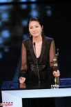杨千嬅喜获最佳女主情难自禁 流泪哽咽忘词连连
