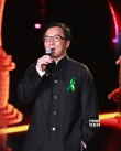 成龙与周杰伦同台推新片 影坛“双J”魅力十足