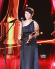 颜丙燕获最佳女主角奖力压群雄 手捂胸口很激动