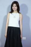 陈妍希现身后台 “黑白配”小礼服衬托甜美气质