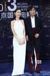 秦昊著個性服飾現(xiàn)身藍毯 女伴白色長裙氣質(zhì)優(yōu)雅