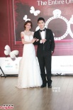 吴千语白色婚纱如预演婚礼 称赞男友林峰一百分
