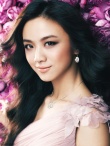 汤唯长裙写真粉嫩可人 人美如花横卧沙发展身姿