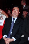 13届电影频道百合奖领导就座 黄宏军装神采奕奕