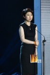 才女导演薛晓路现身百合奖 小黑裙尽显超人气质