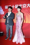 杨童舒亮相电影节红毯 着粉色人鱼装温婉显亲和