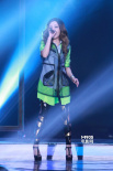 许艺娜高唱一曲点燃现场气氛 歌声高亢婉转动人