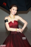 周麗淇抹胸長(zhǎng)裙露香肩 望覓真命天子不排除閃婚