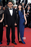 姜武攜李夢(mèng)現(xiàn)身戛納閉幕紅毯 全程微笑親密無(wú)間