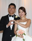 鄭錫元、白智英結(jié)婚擁吻 9歲差姐弟戀終成正果
