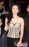 女星內衣外穿秀胸部逛街 章子怡成女仆Gaga不羈