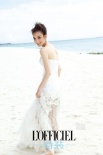 倪妮沙滩婚纱照露白嫩美背 牵手冯绍峰甜蜜十足