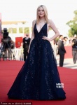 影片《夜色行动》举办首映 范宁拎美裙优雅亮相