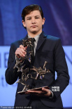谢里丹凭《乔》获最佳新演员 淡定上台显老成