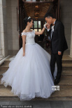 何潔華麗婚紗現(xiàn)身赫子銘甜蜜獻吻 婚禮內(nèi)場曝光