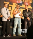 《金刚王》北京首映 酒窝硬汉王巍现场秀肌肉
