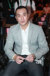 黃覺簡潔著裝亮相金雞頒獎現(xiàn)場 型男味兒十足