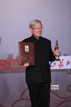 《万箭穿心》获中小成本影片 谢飞领奖激动异常