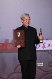 《萬箭穿心》獲中小成本影片 謝飛領(lǐng)獎激動異常