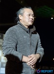 金基德亮相影节闭幕红毯 电影大师显不羁风范