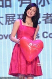 陈妍希、林依晨同台做公益 两位女神英雄互相惜