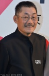 中国电影周代表团亮相东京绿毯 温碧霞性感行礼