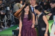 宫崎香莲穿紫色短裙萝莉亮相 与松本利夫般配足