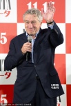 德尼羅《黑幫家族》東京首映 挽女郎腰親切招手