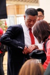 巫刚现身《变形金刚4》片场 疑似饰演军方高层