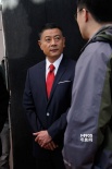 巫刚现身《变形金刚4》片场 疑似饰演军方高层