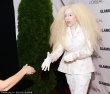Lady GaGa日换两套雷装 晚上似鬼魂白天装祖母