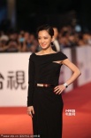 楊千霈主持金馬紅毯 高貴黑色禮服亮相微露美腿