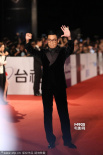 《寒战》剧组登金马奖红毯 梁家辉招手喜笑颜开