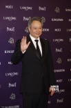 金马最佳影片爆冷 主席李安后台淡定挥手致意