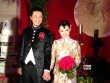 劉璇、王弢大婚：新郎新娘玩親親 劉璇幸福落淚