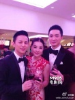劉璇、王弢大婚：新郎新娘玩親親 劉璇幸福落淚