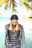 王丽坤海岛浪漫风格写真 椰林树影衬美丽动人
