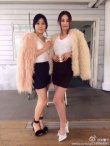张馨予晒母女写真 烈焰红唇网友称两人似姐妹