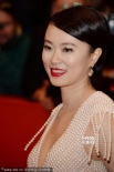中國(guó)女星黃璐代表《推拿》亮相 撩裙擺飄逸搶鏡