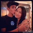 柯震东妈妈腿细颜嫩 网友调侃：还以为是萧亚轩