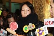 莫文蔚双手合十祭亡父 杨采妮现身莫父灵堂致祭