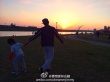 林志颖晒与Kimi亲子互动照 父子俩大手牵小手