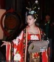 范冰冰古装造型片场照曝光 双峰醒目显美艳性感