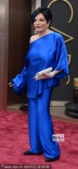 麗莎·明尼里綢緞藍(lán)衣顯絲滑 配挑染藍(lán)發(fā)相呼應(yīng)